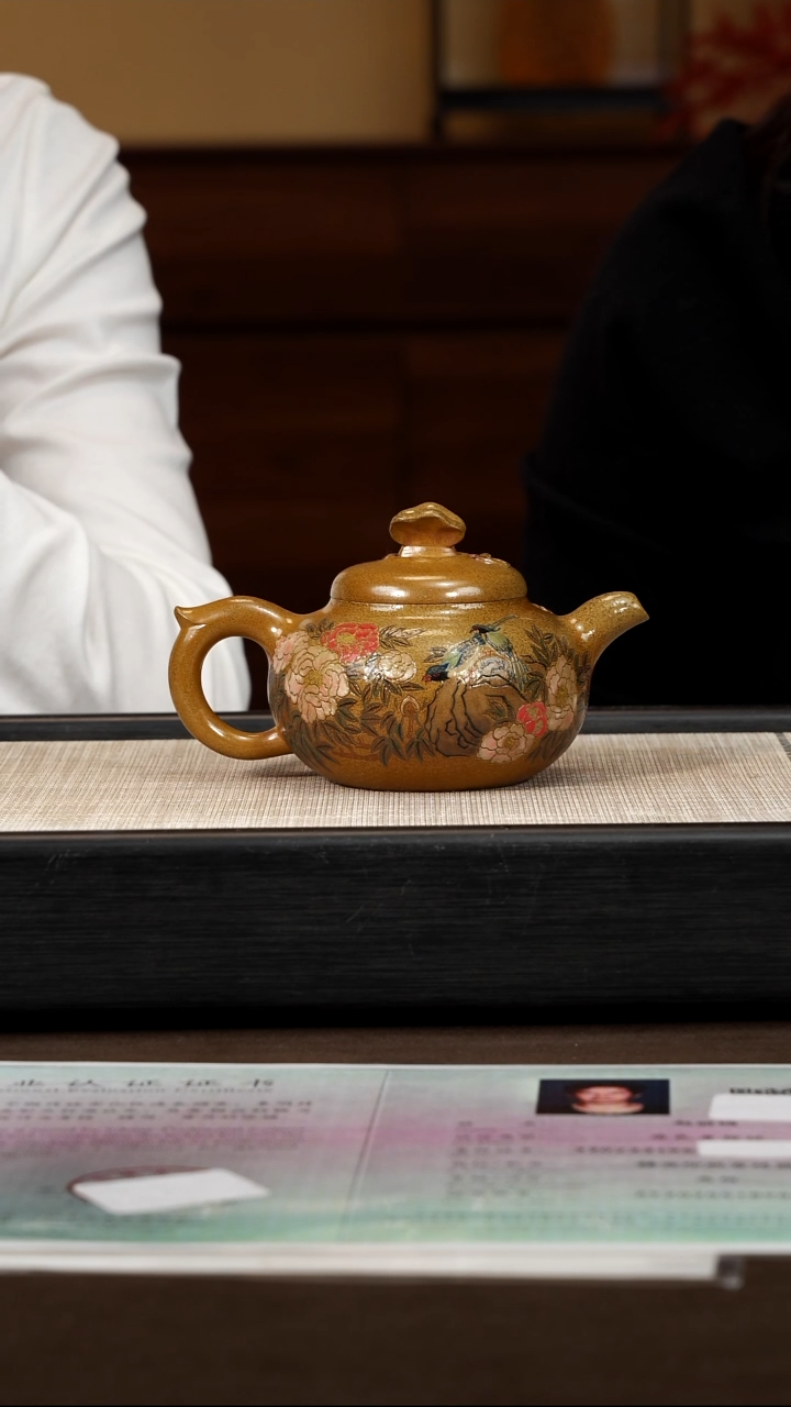 茶壶紫砂【P024】蝶恋花 260c ZLJ