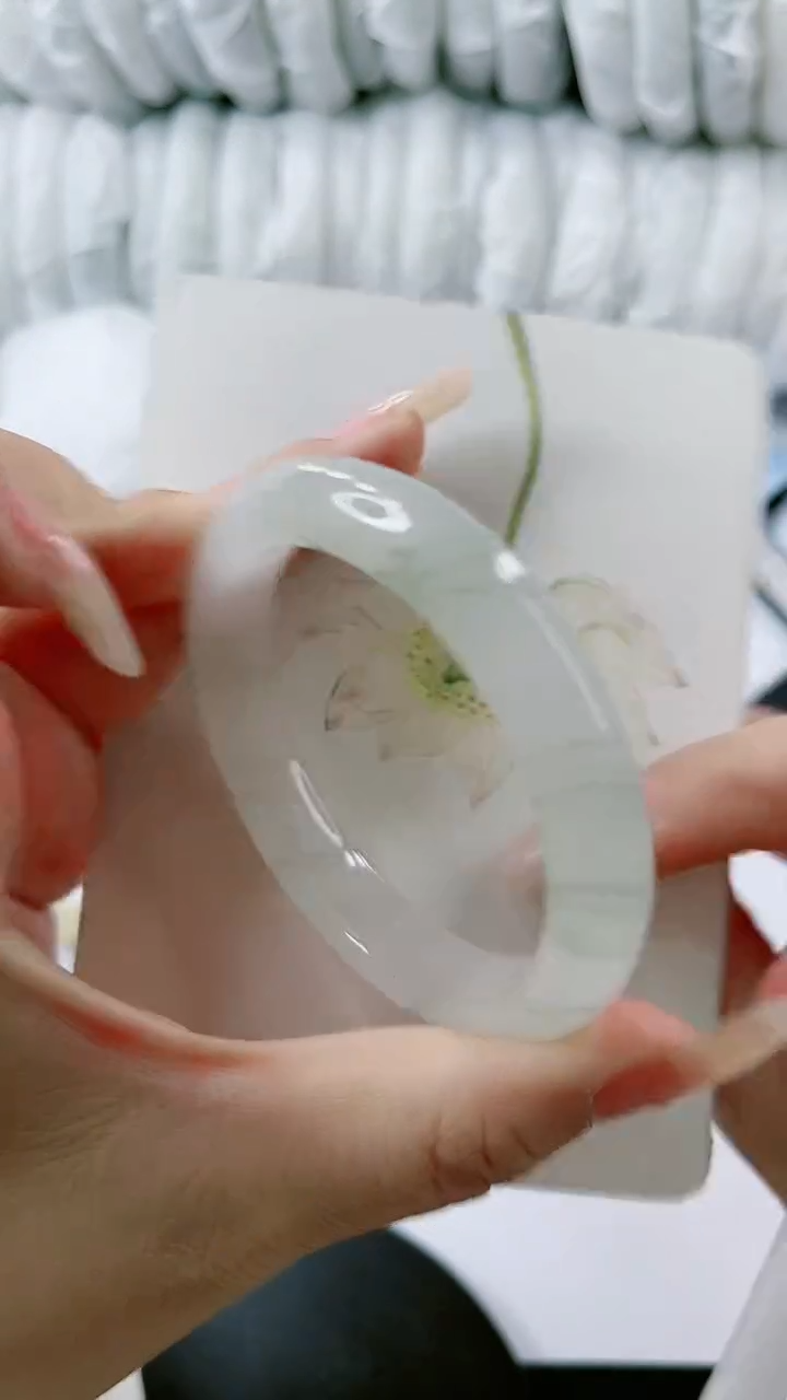 【闪购商品】石英质玉手镯未镶嵌多样性发货L534