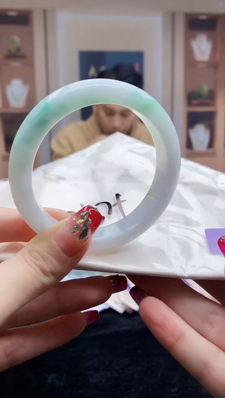 【闪购商品】翡翠手镯未镶嵌   H68-209