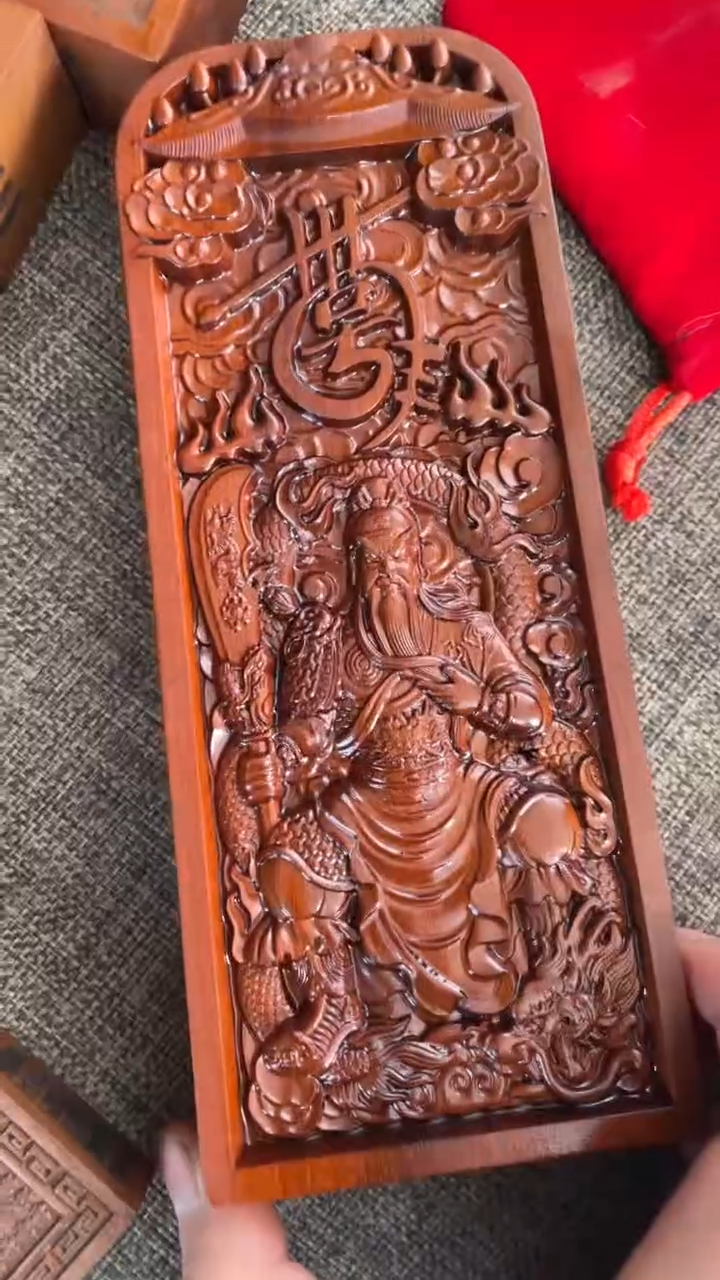 【闪购商品】木枣木关公配义薄云天大令牌配底座