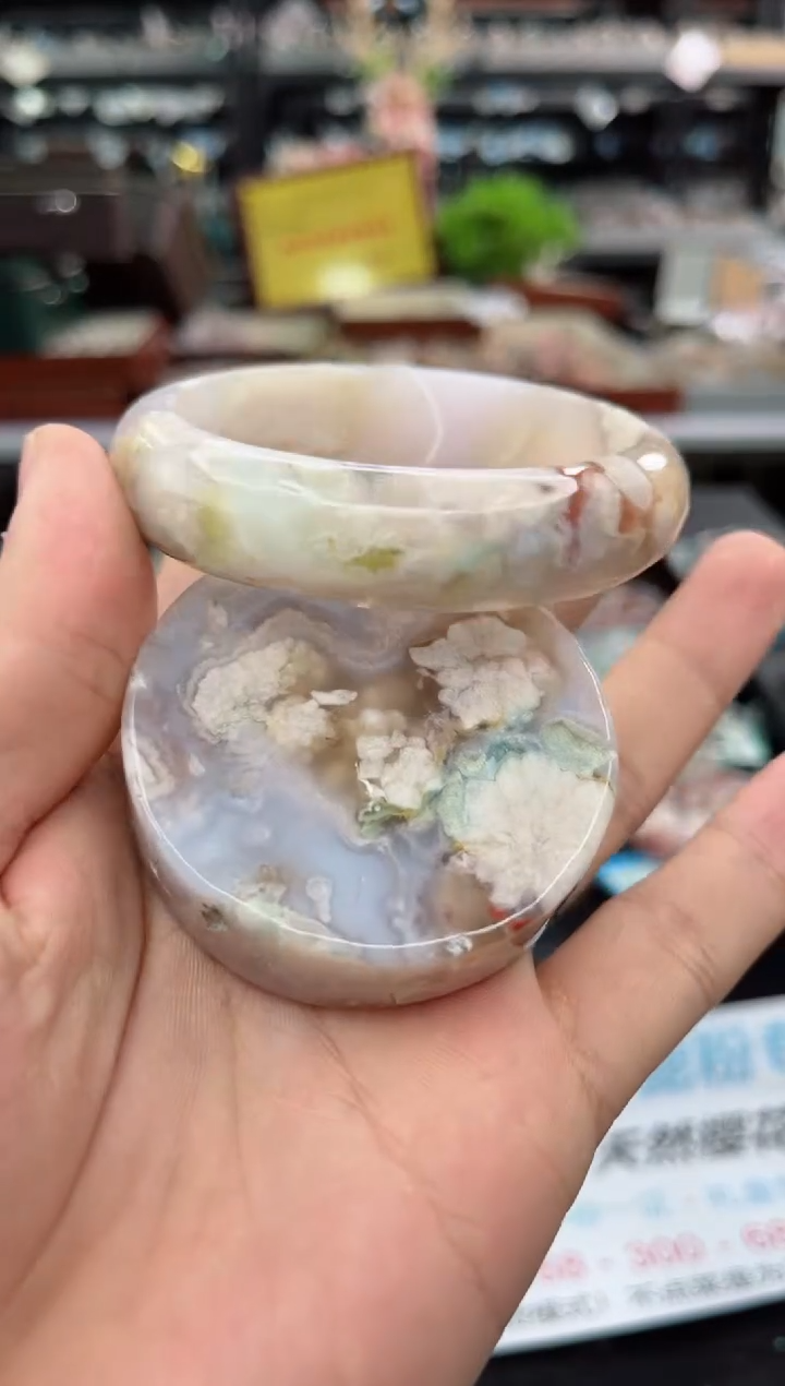 【闪购商品】石英质玉手镯未镶嵌59圈口（赠品镯心）685