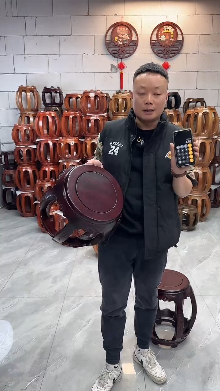 【闪购商品】花梨木类凳子酸枝色小号雕花一对