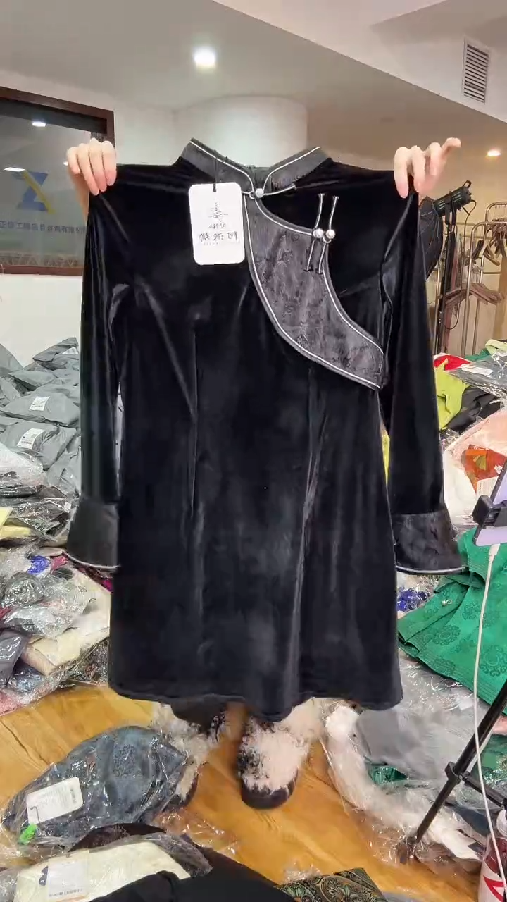 M码       90-105斤  丝绒裙