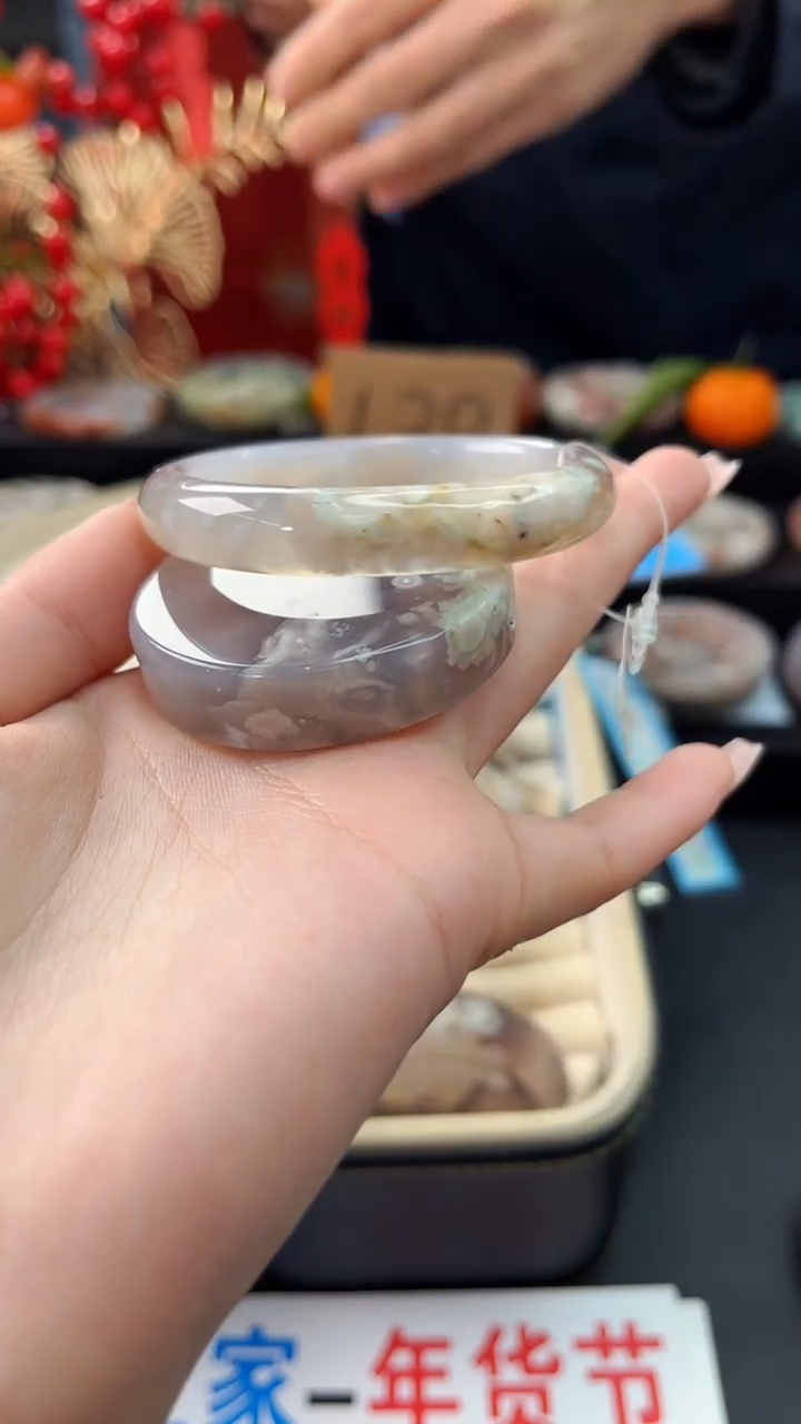 【闪购商品】石英质玉手镯未镶嵌赠送镯心（52圈口）