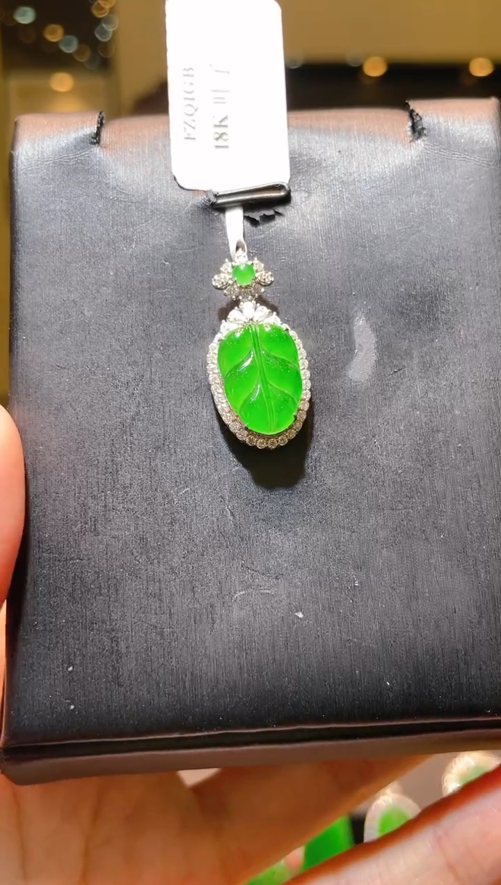 【闪购商品】翡翠吊坠(赠链)18K金镶嵌A26