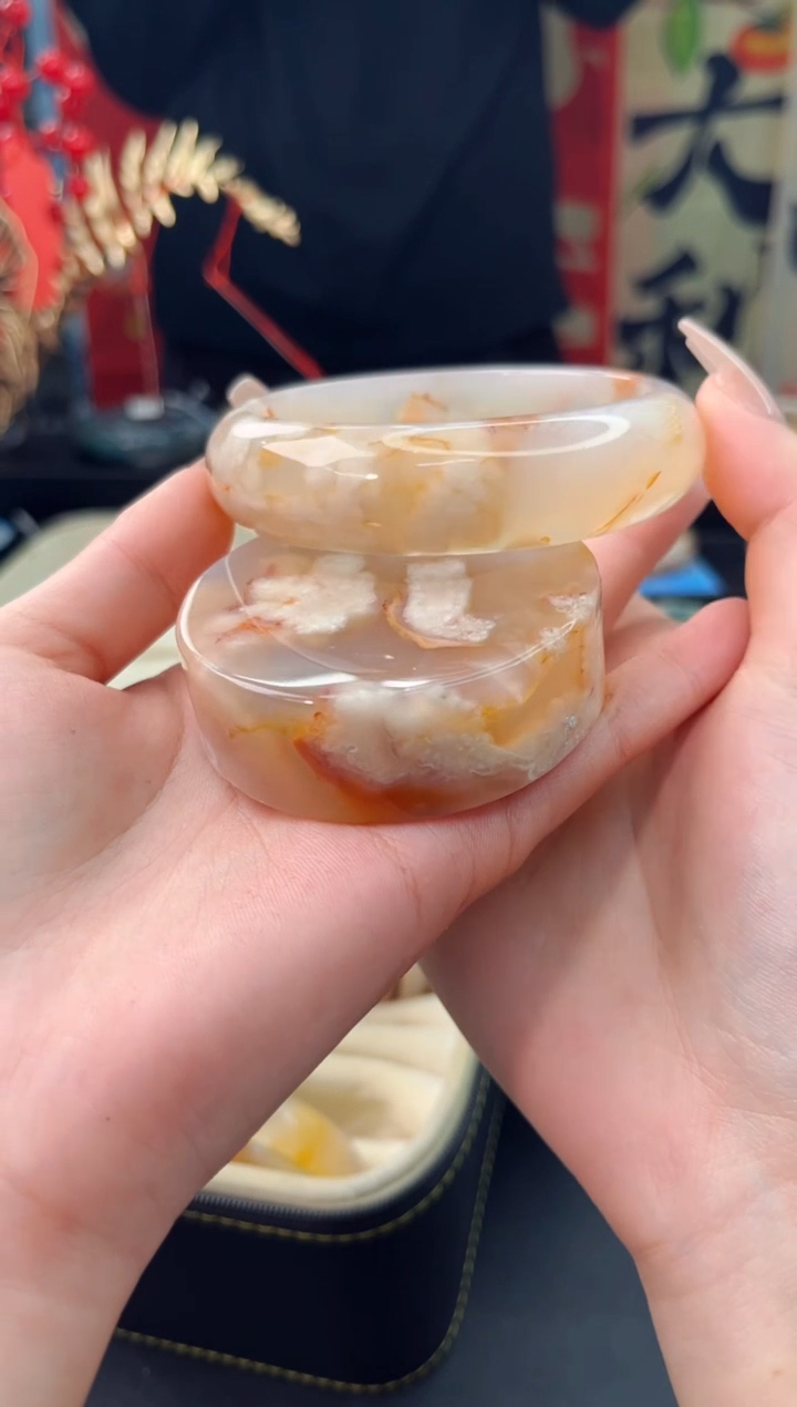 【闪购商品】石英质玉手镯未镶嵌赠送镯心（62圈口）