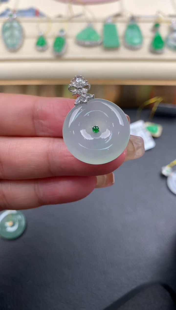 【闪购商品】翡翠颈饰18K金镶嵌Q174       