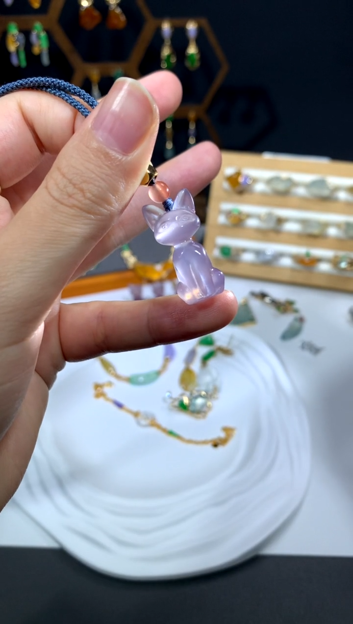 未镶嵌颈饰玛瑙/玉髓玉髓玛瑙猫咪吊坠（不配证书）