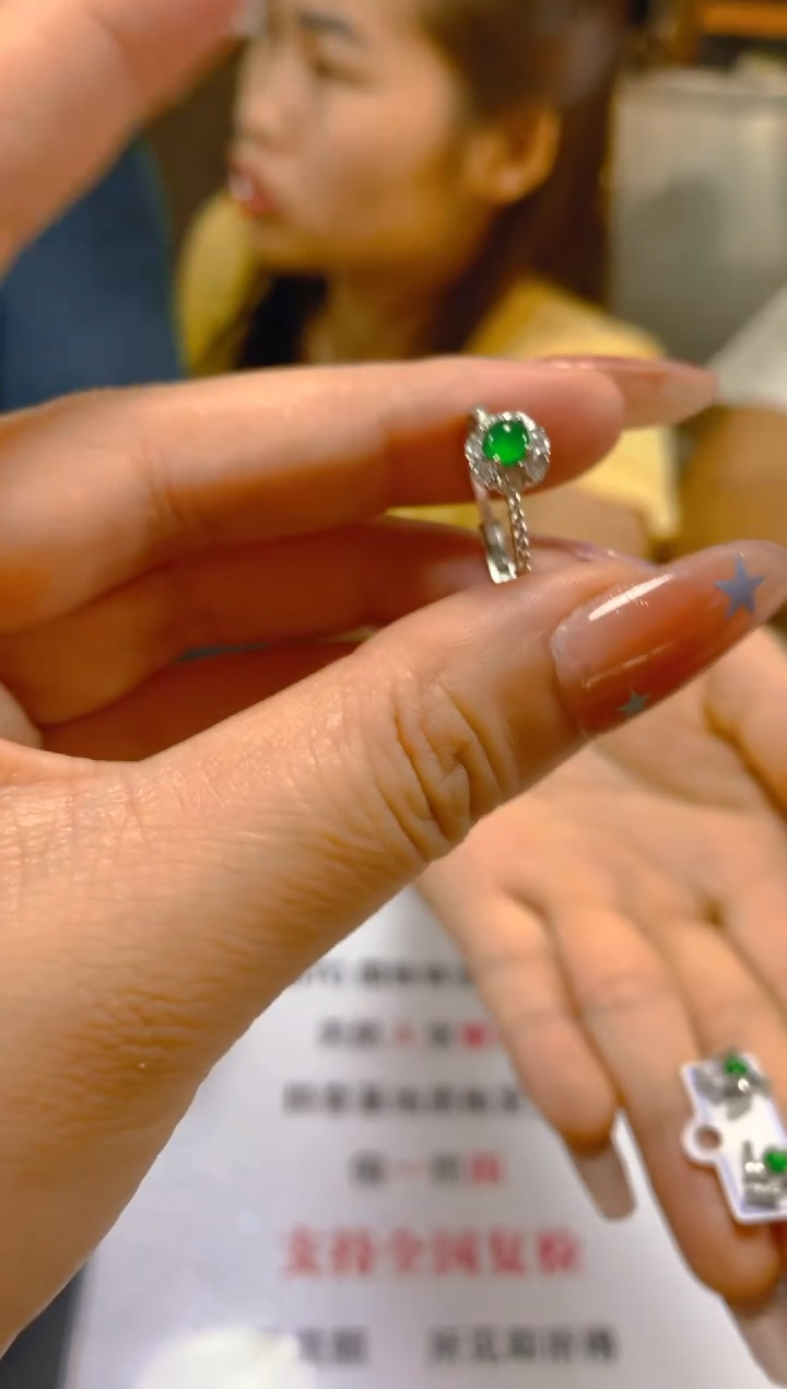 翡翠戒指未镶嵌多样性发一