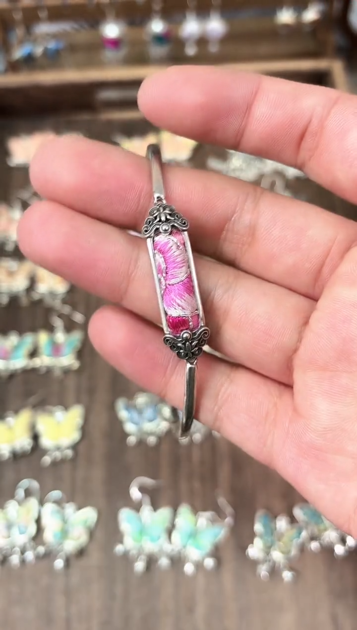 织绣民族风非遗老绣饰品607