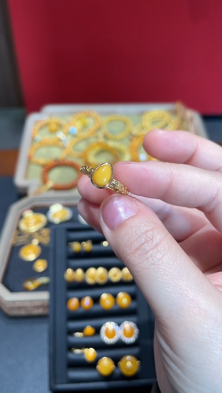 蜜蜡颈饰银S925镀金镶嵌戒指