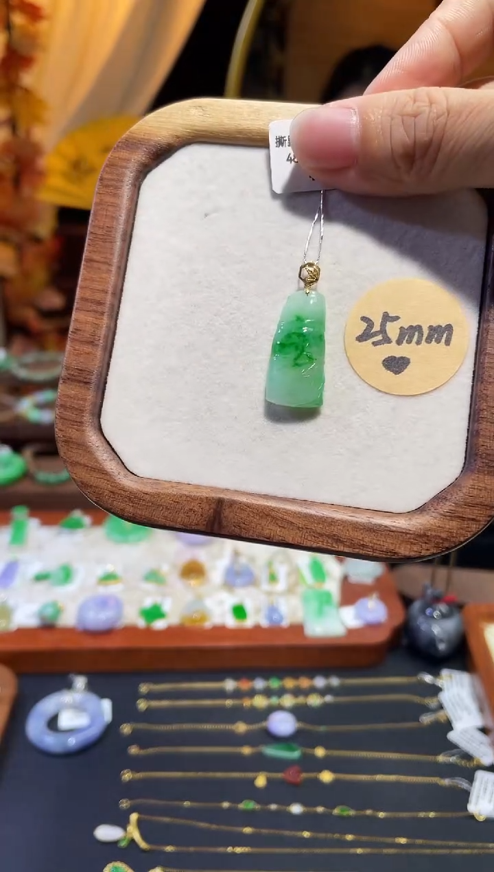 颈饰18K金镶嵌翡翠竹节