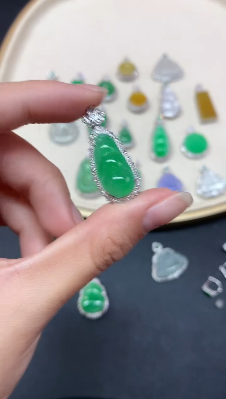 【闪购商品】翡翠吊坠(不含链)18K金镶嵌A226|15800