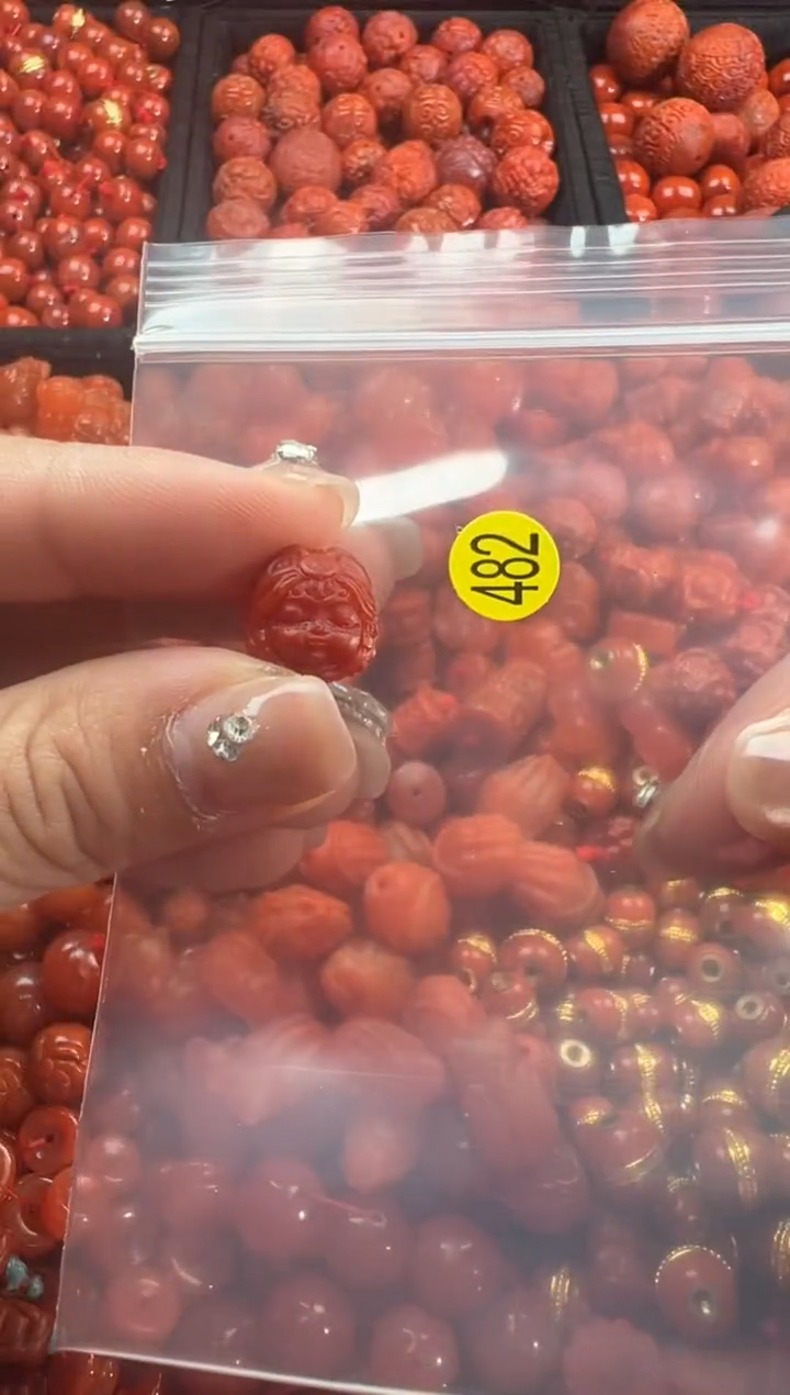 南红玛瑙未镶嵌颈饰1