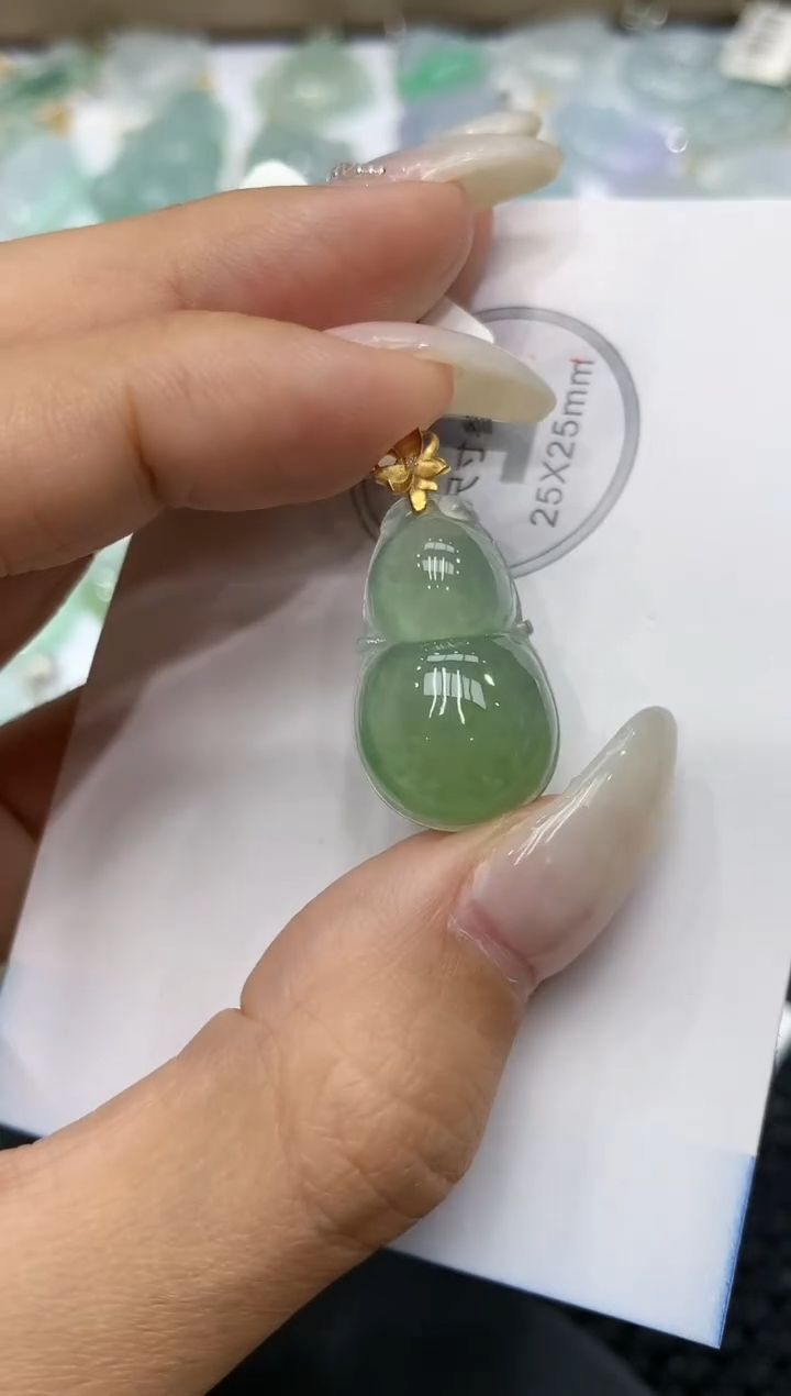颈饰18K金镶嵌翡翠111111111111