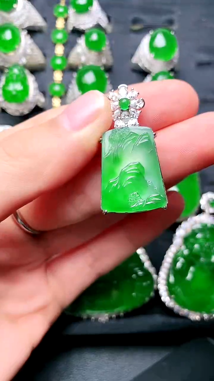 【闪购商品】翡翠吊坠(赠链)未镶嵌山水吊坠