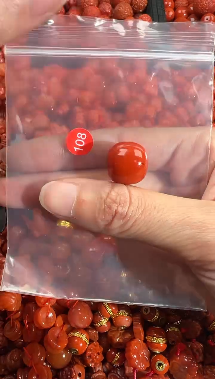 南红玛瑙合金颈饰1