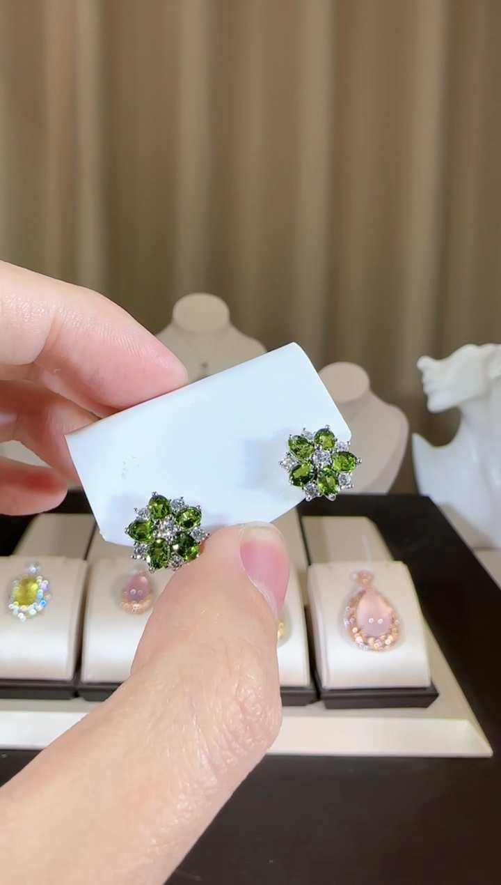 【闪购商品】透辉石耳钉银S925镶嵌设计款