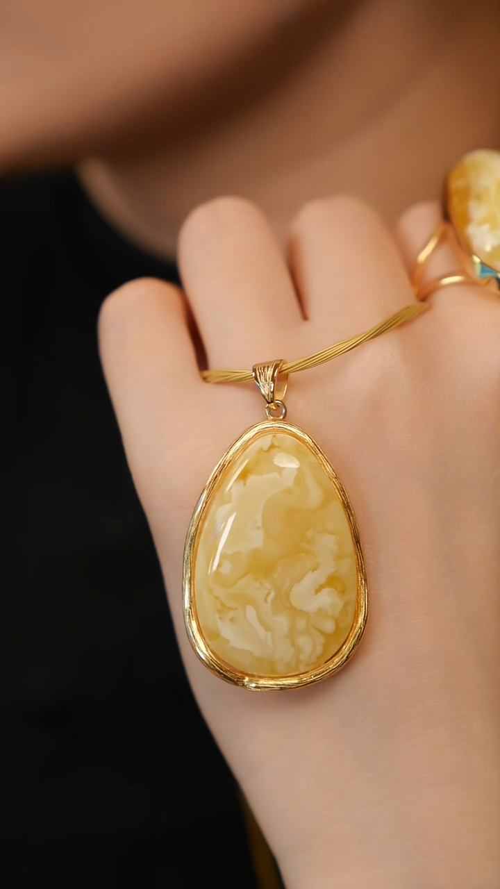 蜜蜡吊坠(赠链)银S925镶嵌孤品白蜡吊坠