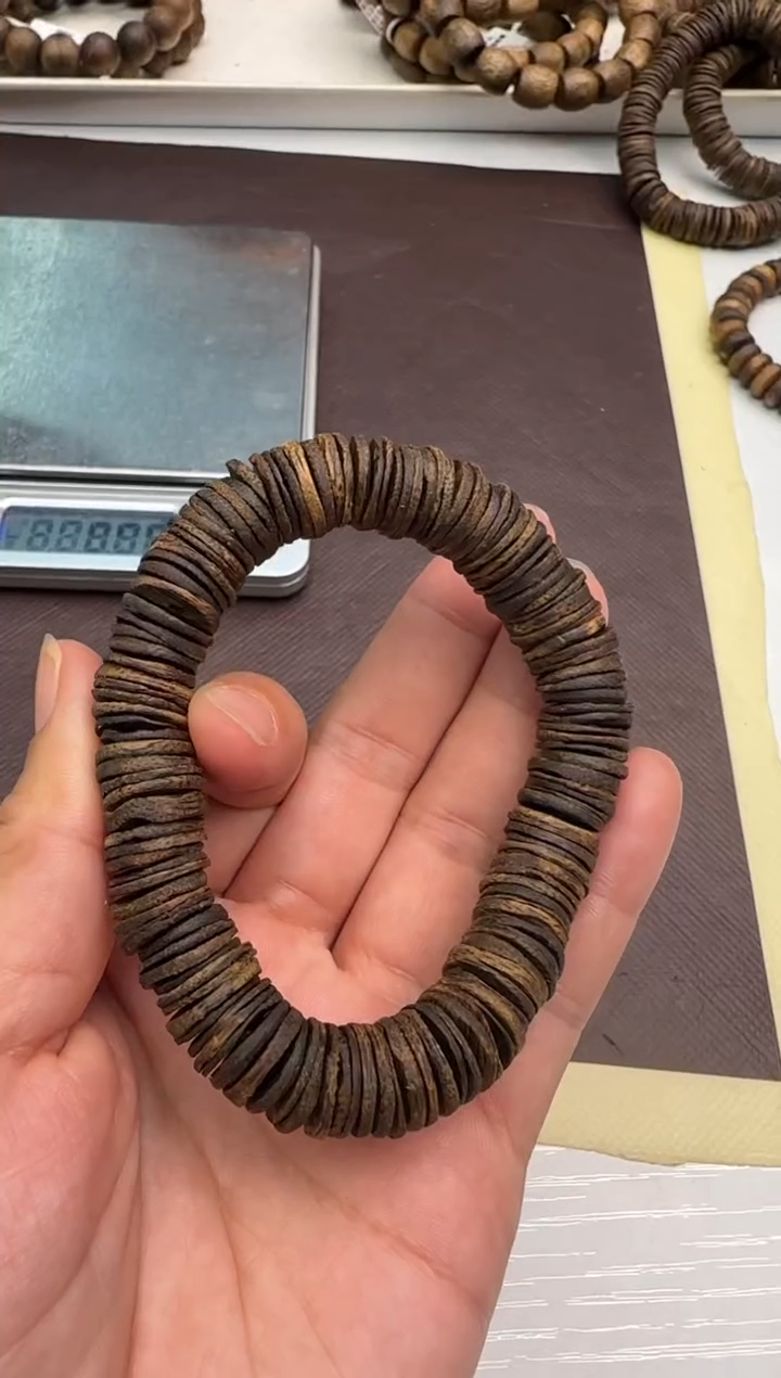 【闪购商品】沉香手串沉水级张勺子皮油虫漏片珠17g多样性发1