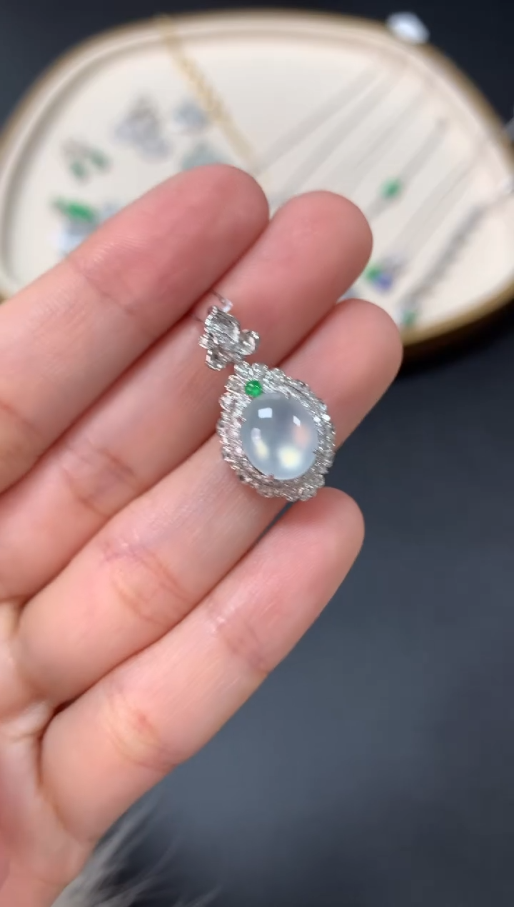 【闪购商品】翡翠吊坠(不含链)18K金镶嵌4980