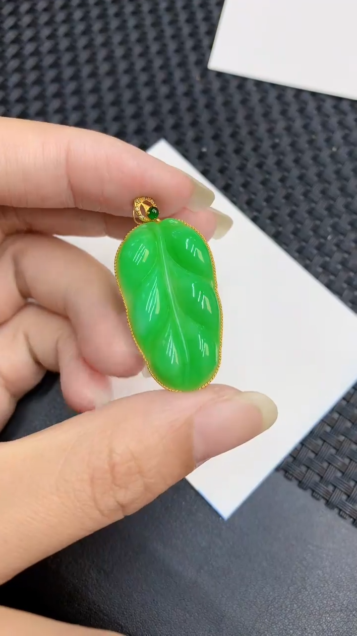 【闪购商品】翡翠颈饰18K金镶嵌            8