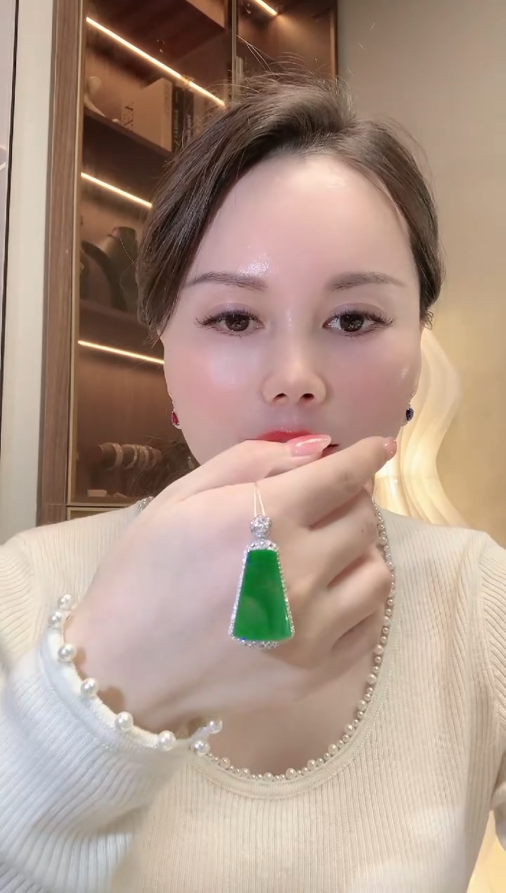 【闪购商品】翡翠吊坠(不含链)18K金镶嵌D16     