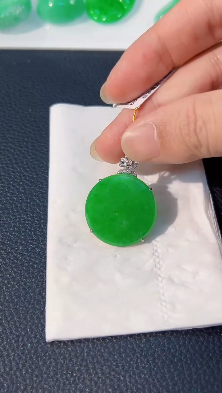 颈饰18K金镶嵌翡翠 缅料A货/支持复检/一件