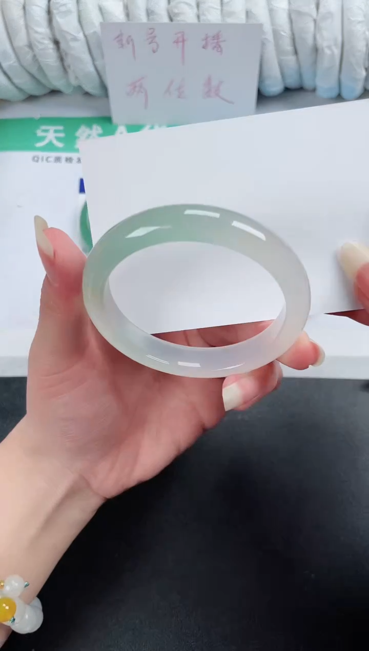 【闪购商品】石英质玉手镯未镶嵌231-55.5