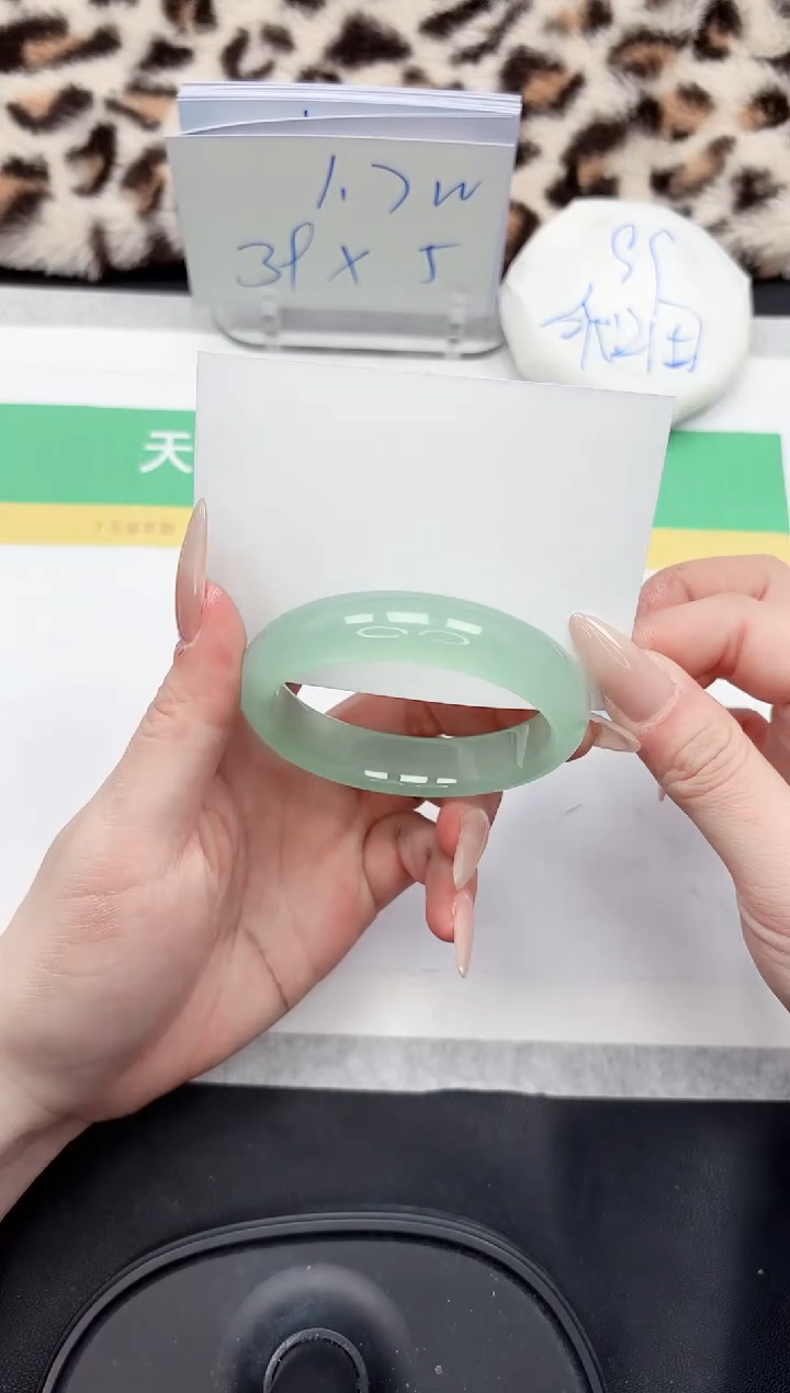 【闪购商品】石英质玉手镯未镶嵌303-55