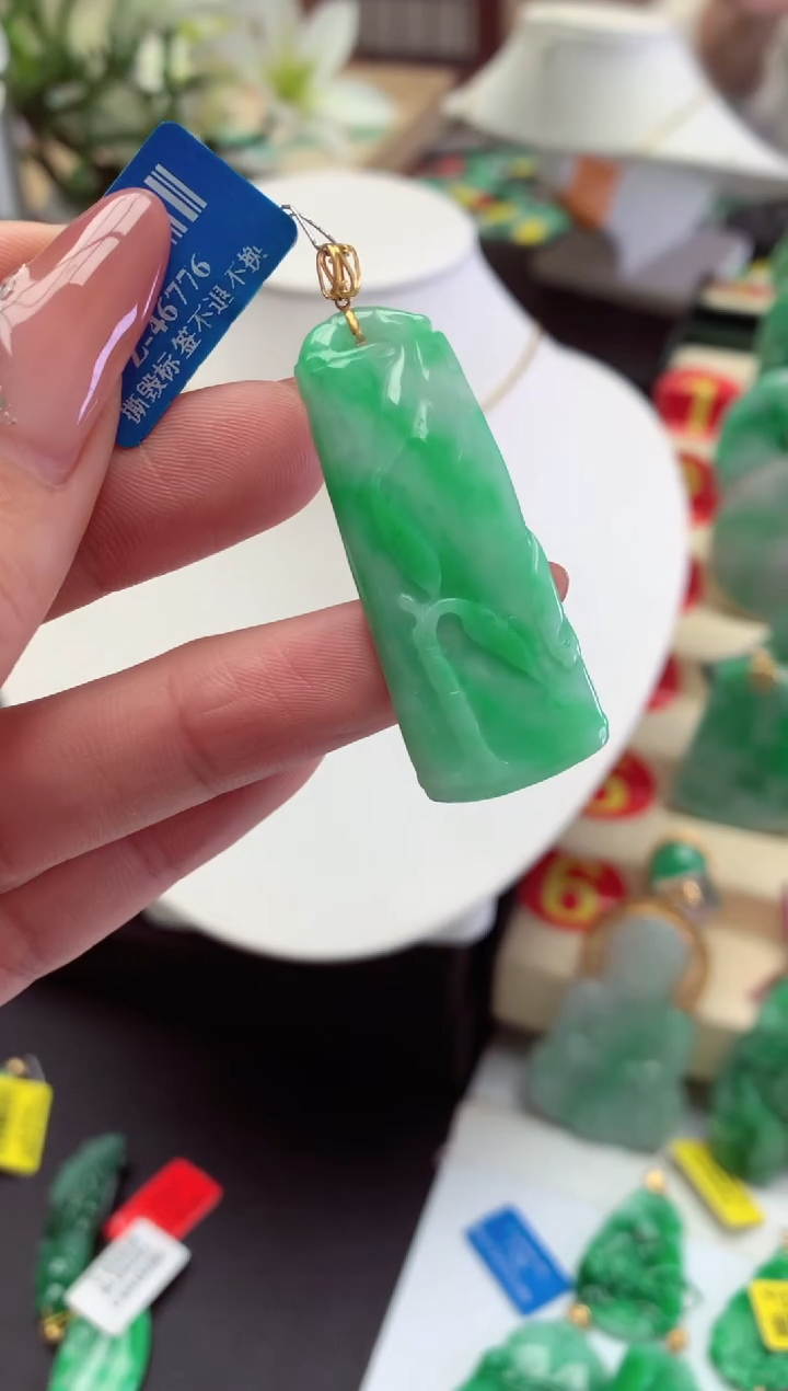 【闪购商品】翡翠吊坠(不含链)18K金镶嵌挂件