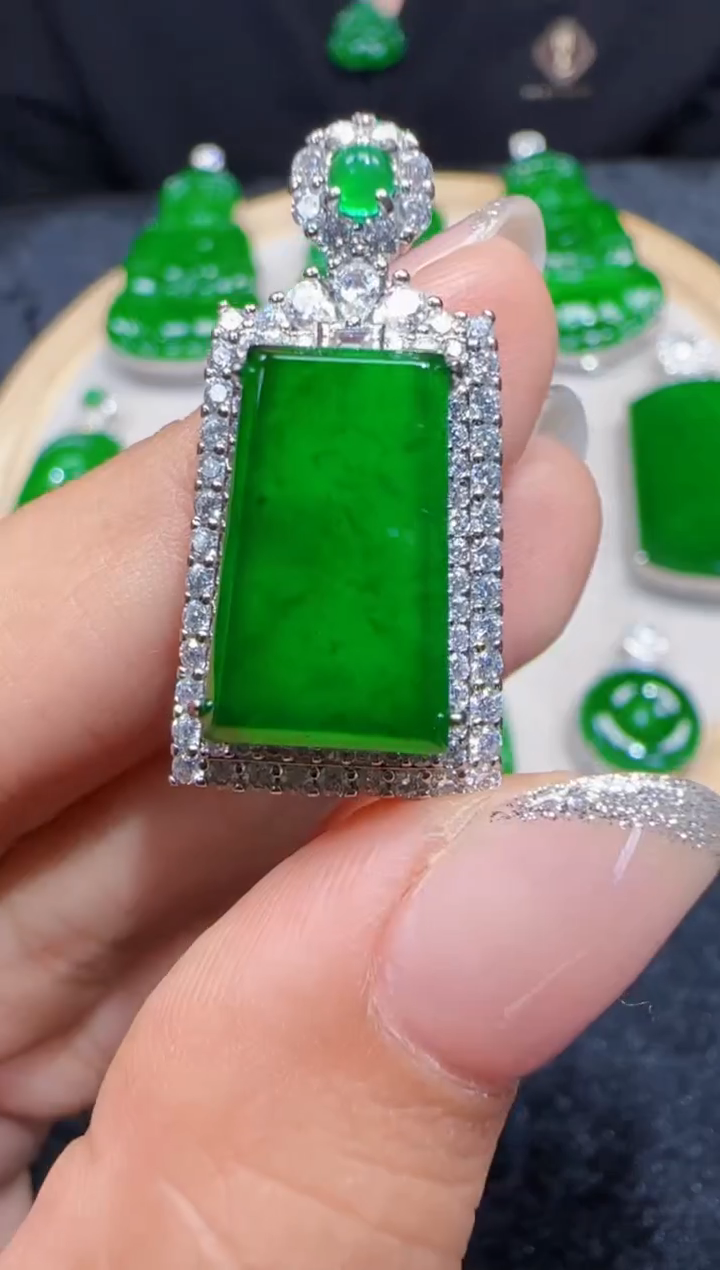 未镶嵌定制翡翠翡翠吊坠17