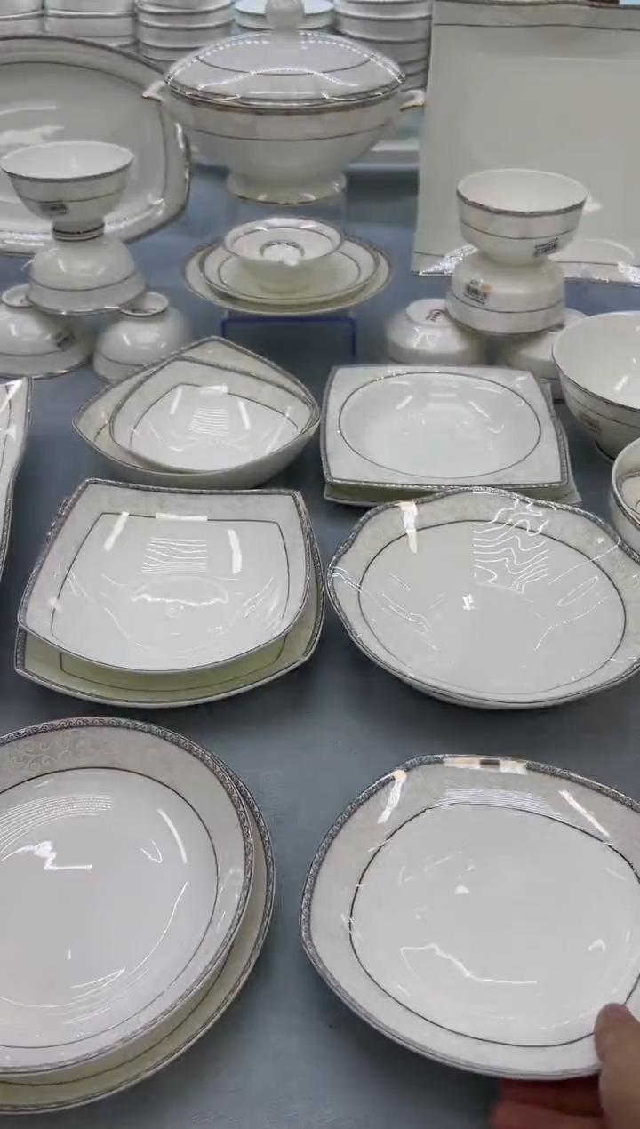 骨瓷玲珑8方4个  