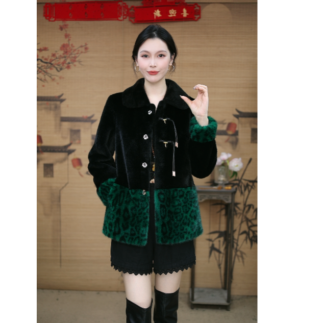 【蓝夫人家】翻领洋气短款外套显瘦气质秋冬款时尚25803-1