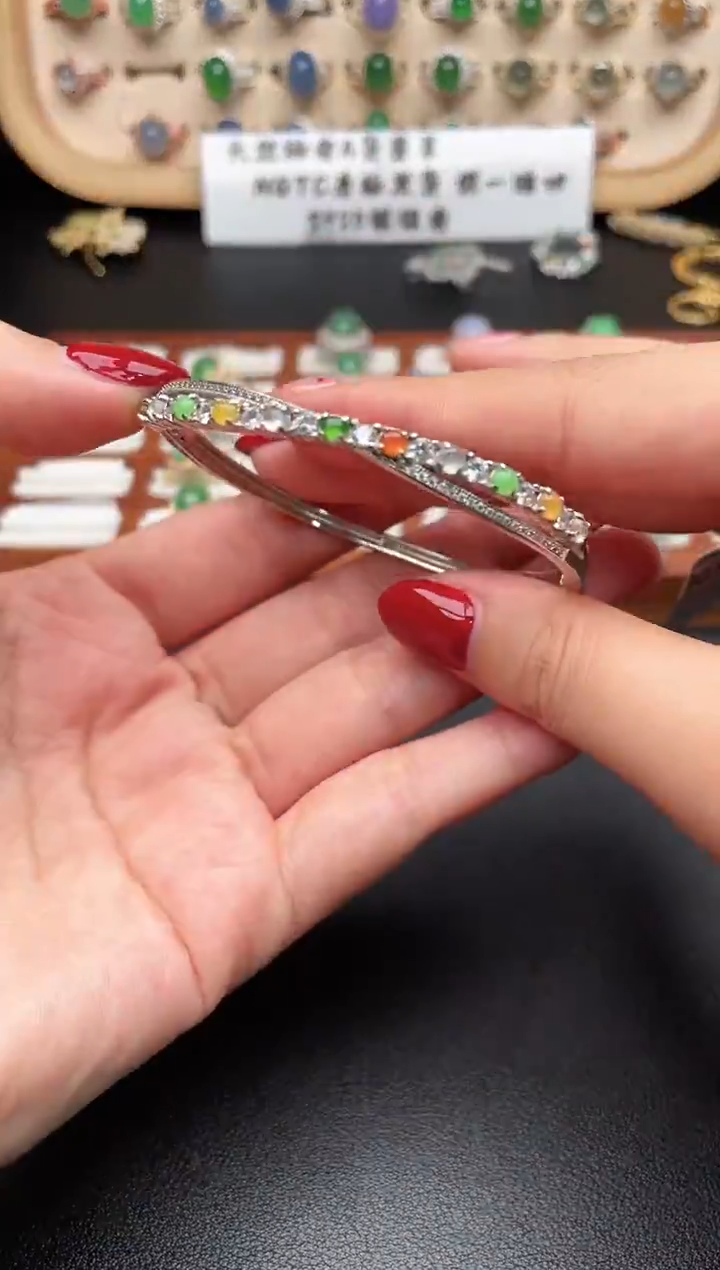 吊坠(不含链)未镶嵌翡翠一物一证一礼盒