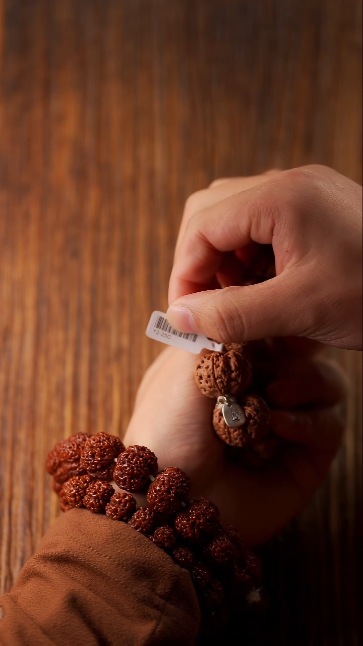 吊坠文玩核桃25mm标款梁产区大金刚