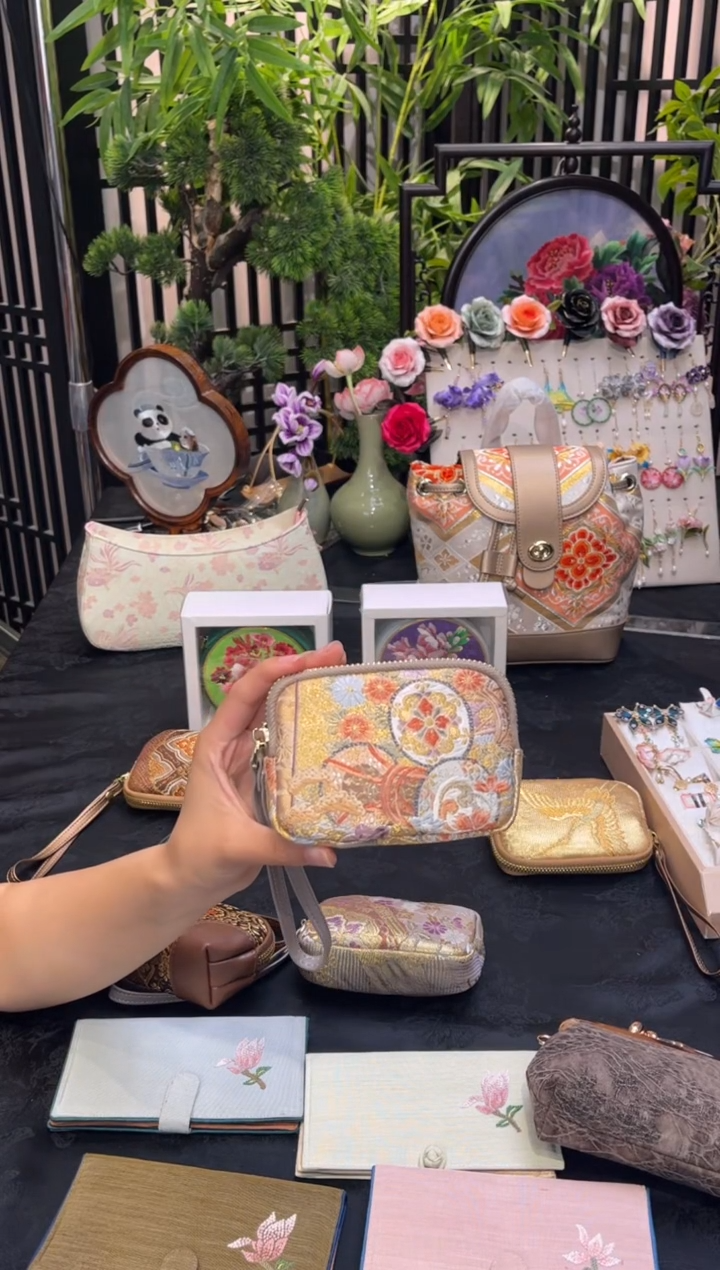 织绣?***?非遗苏绣手工饰品
