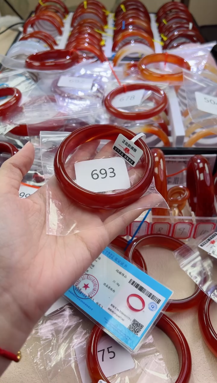 玛瑙/玉髓手镯未镶嵌59圈口*693