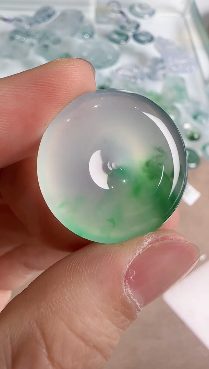 【闪购商品】翡翠吊坠(不含链)未镶嵌··