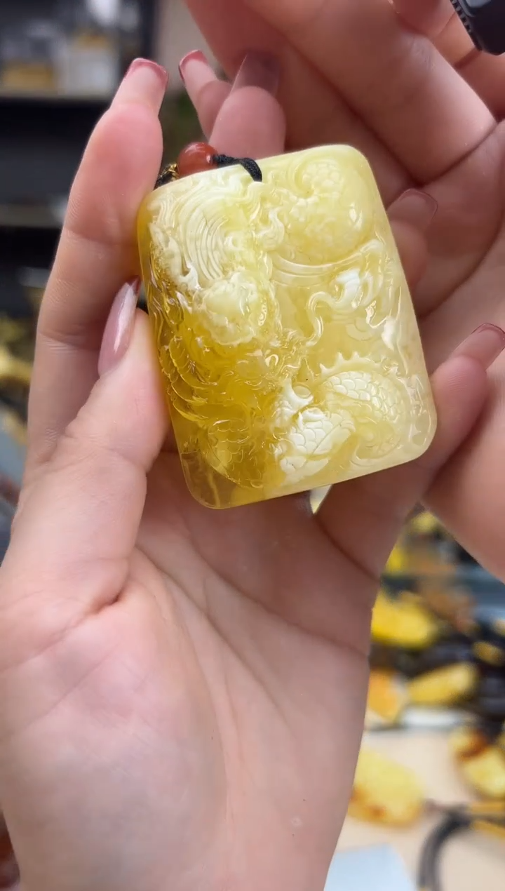 【闪购商品】琥珀裸石未镶嵌蜜蜡吊坠