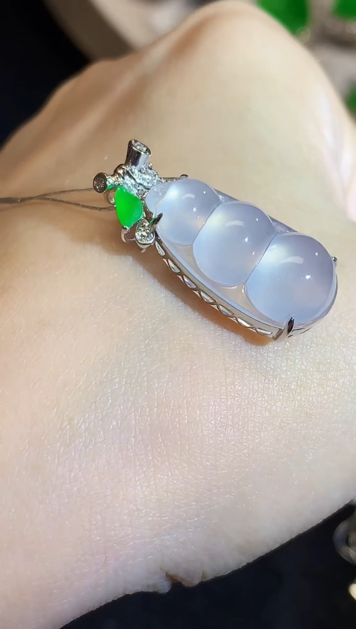 吊坠(不含链)18K金镶嵌翡翠多样性发其一