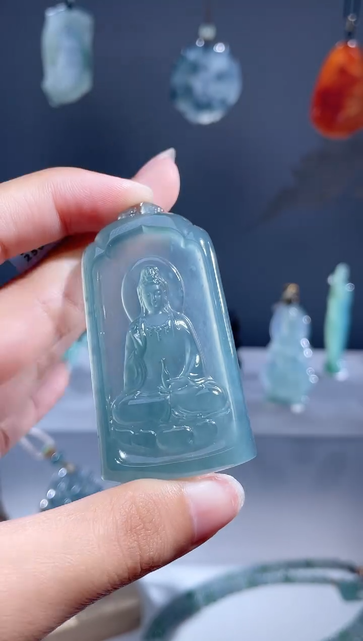 翡翠未镶嵌颈饰素衣观音