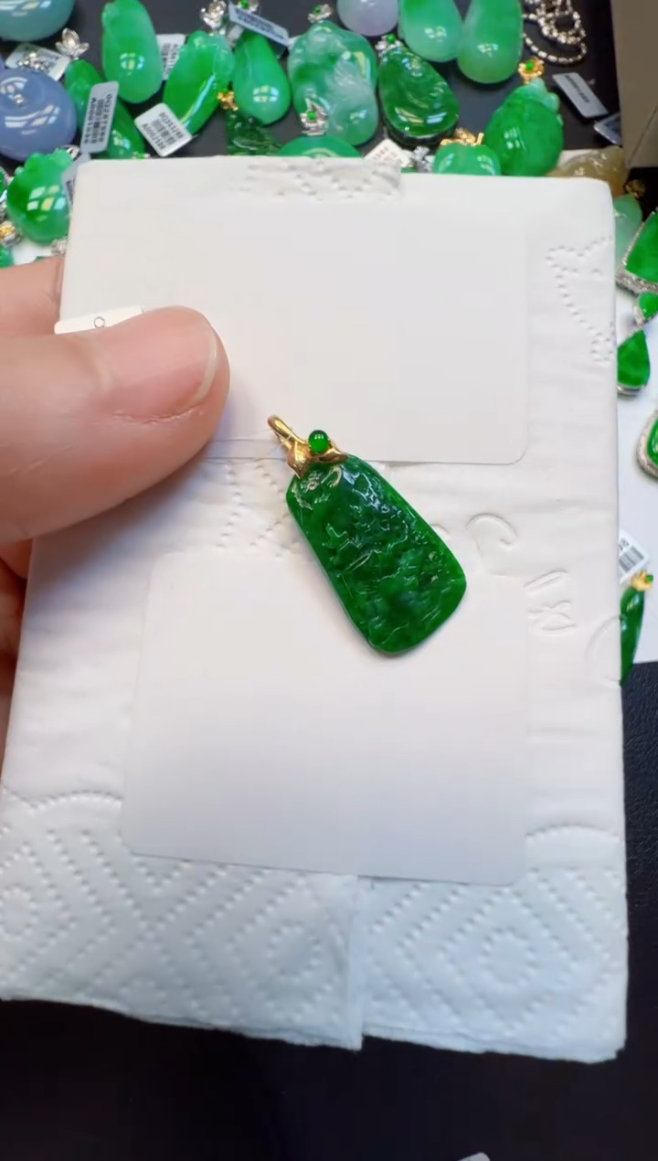 【闪购商品】翡翠吊坠(不含链)18K金镶嵌680