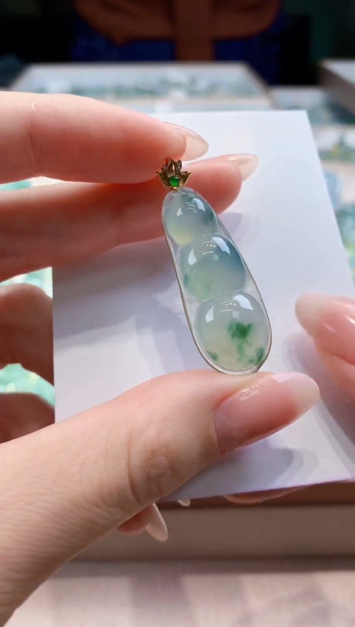 翡翠18K金镶嵌颈饰天然缅甸a货翡翠