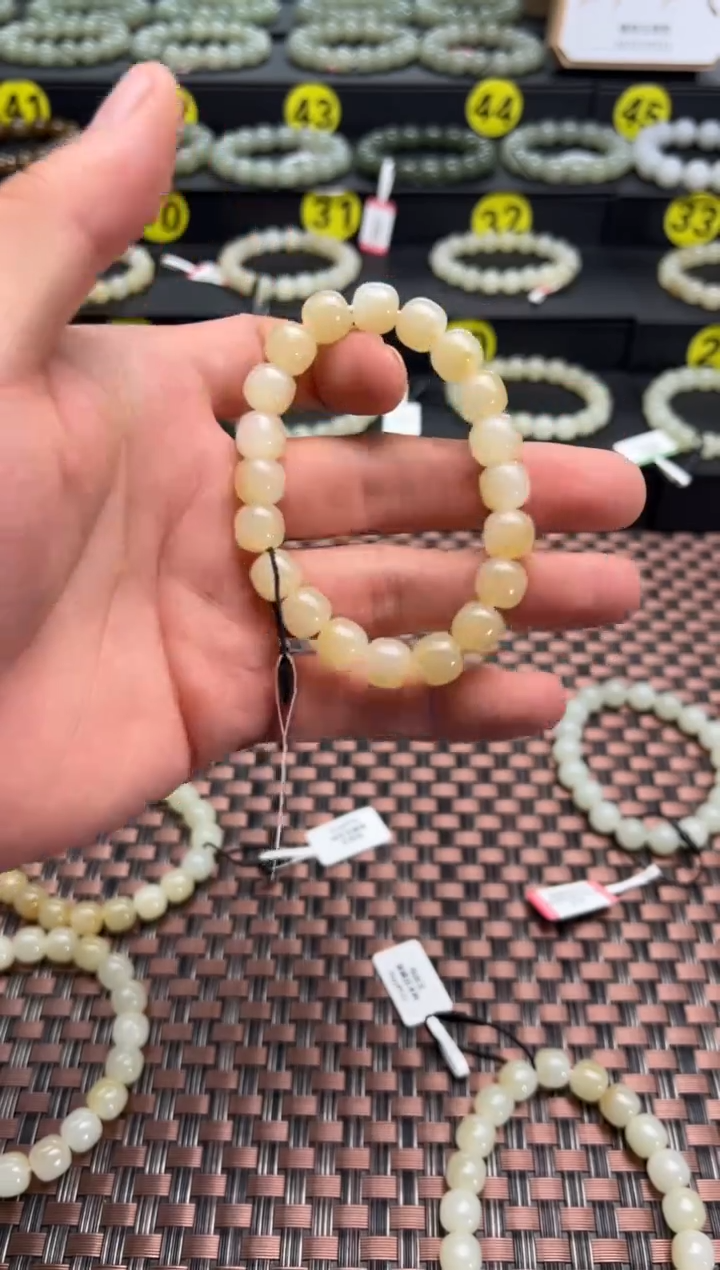 手串未镶嵌和田玉且末料金山糖白老型珠卡9*10手串