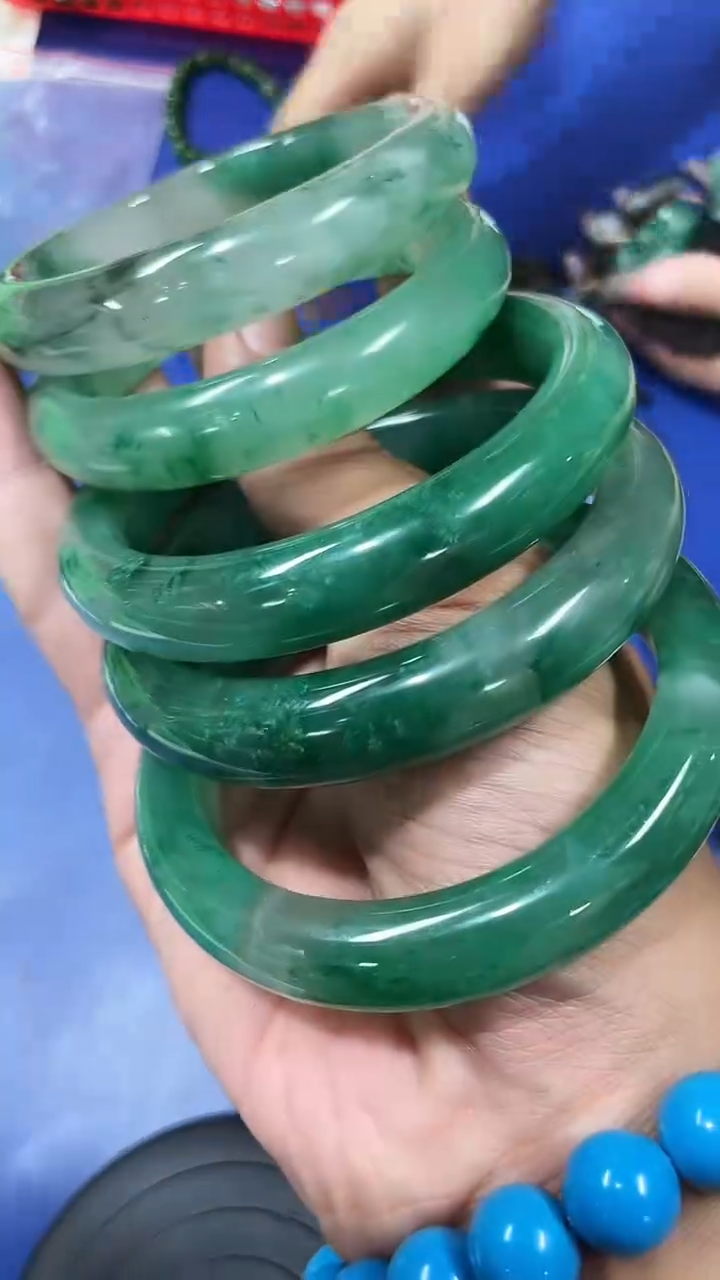 石英质玉（非洲翠）手镯未镶嵌非洲翠拍一发一多样型发货