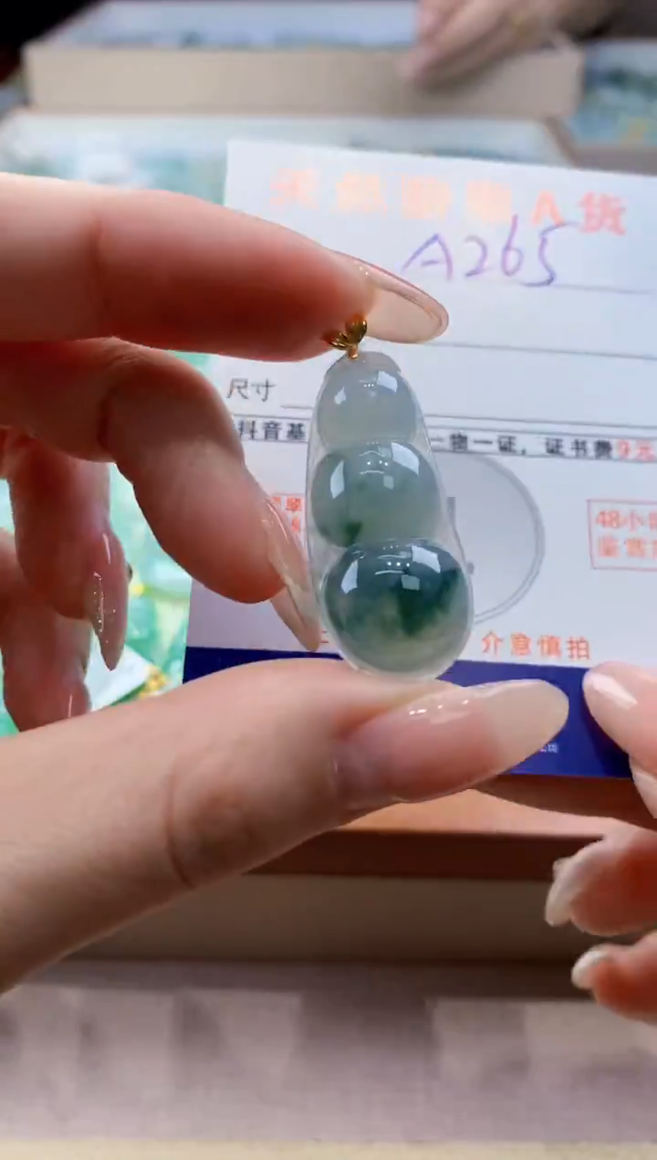 颈饰18K金镶嵌翡翠天然翡翠挂件  