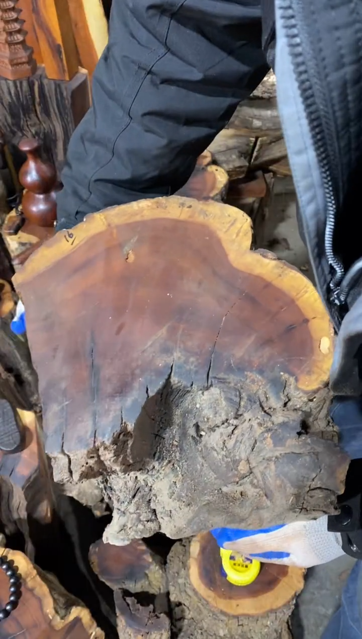 枣木修*居【16】号原木段，尺寸随型