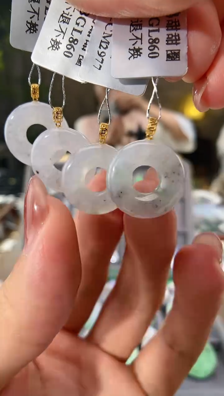 吊坠(不含链)18K金镶嵌翡翠甜甜圈 多样性发其一