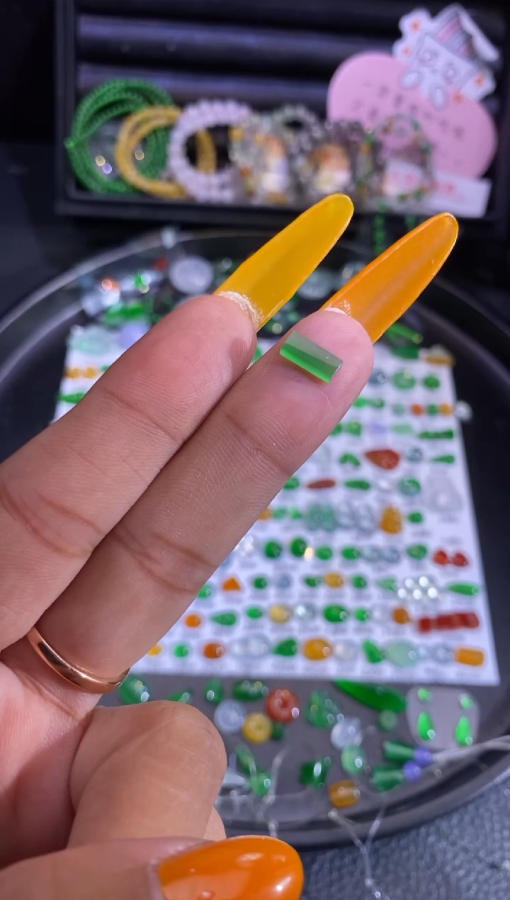 未镶嵌挂件翡翠条